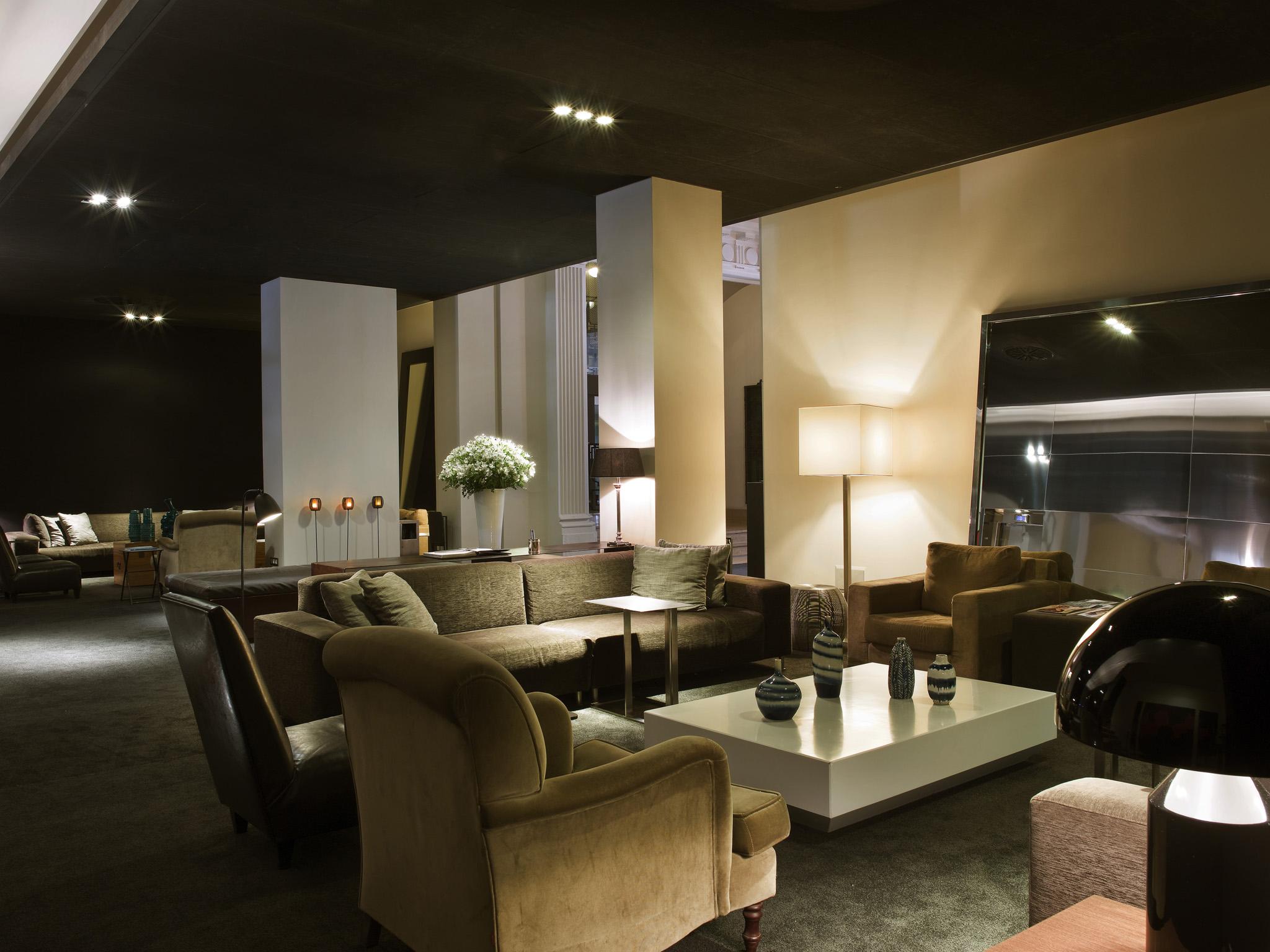 Grand Hotel Central, Small Luxury Hotels Barcelona Ngoại thất bức ảnh The lounge at the airport
