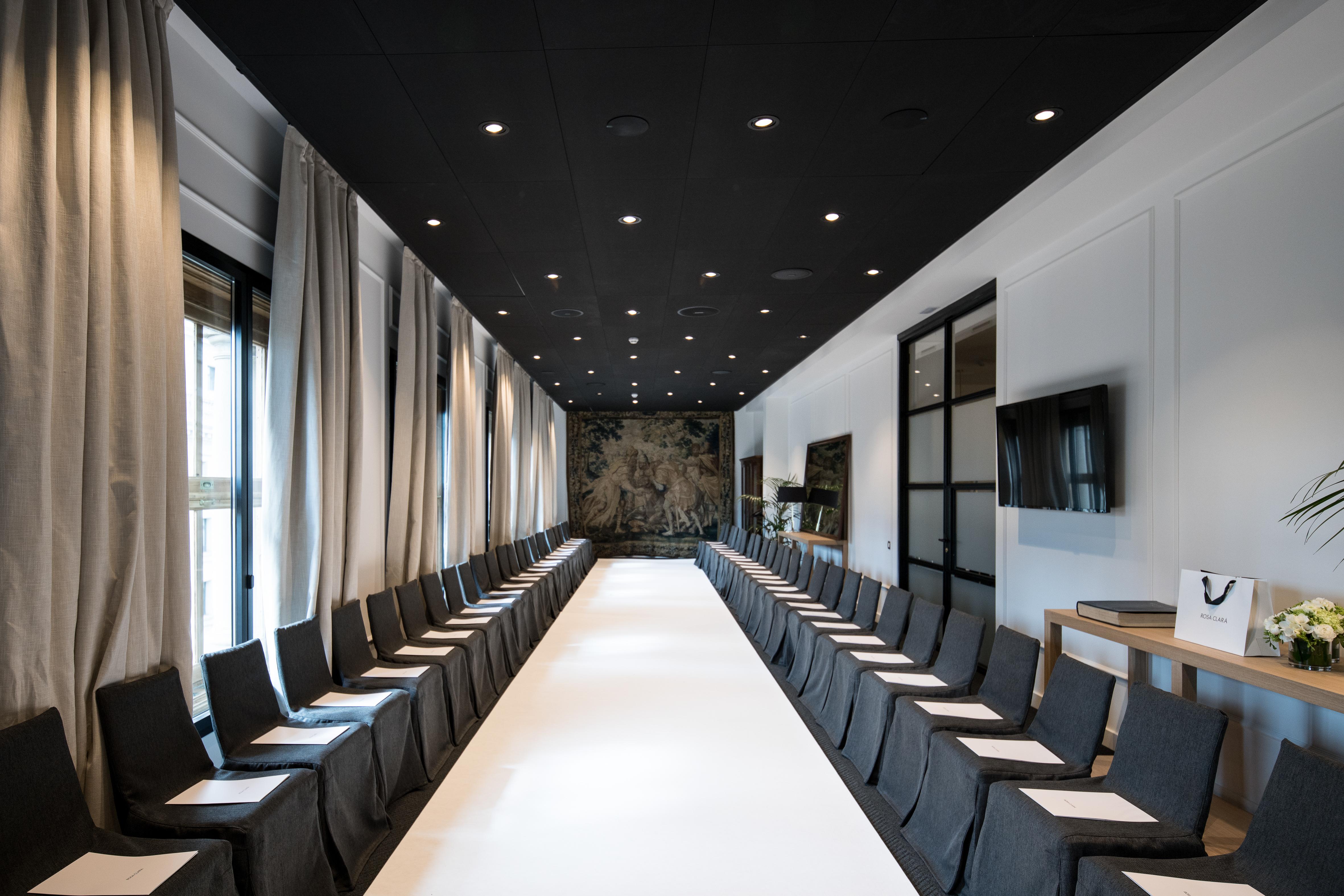 Grand Hotel Central, Small Luxury Hotels Barcelona Ngoại thất bức ảnh The conference room of the German Academy of Sciences