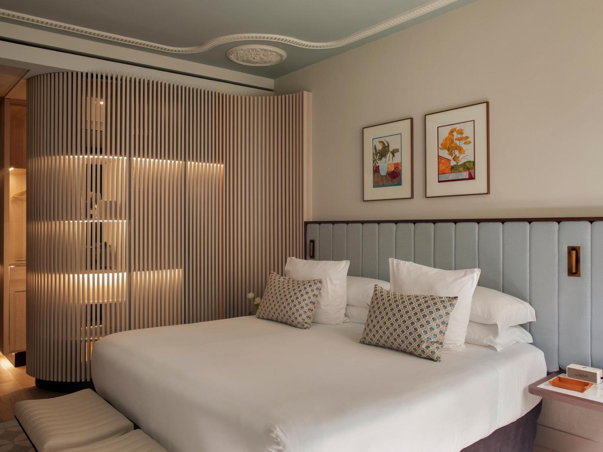 Grand Hotel Central, Small Luxury Hotels Barcelona Ngoại thất bức ảnh A bedroom at the hotel