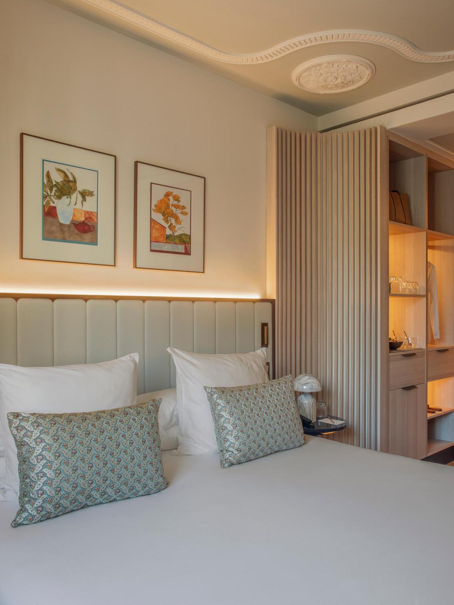 Grand Hotel Central, Small Luxury Hotels Barcelona Ngoại thất bức ảnh A bedroom at the hotel