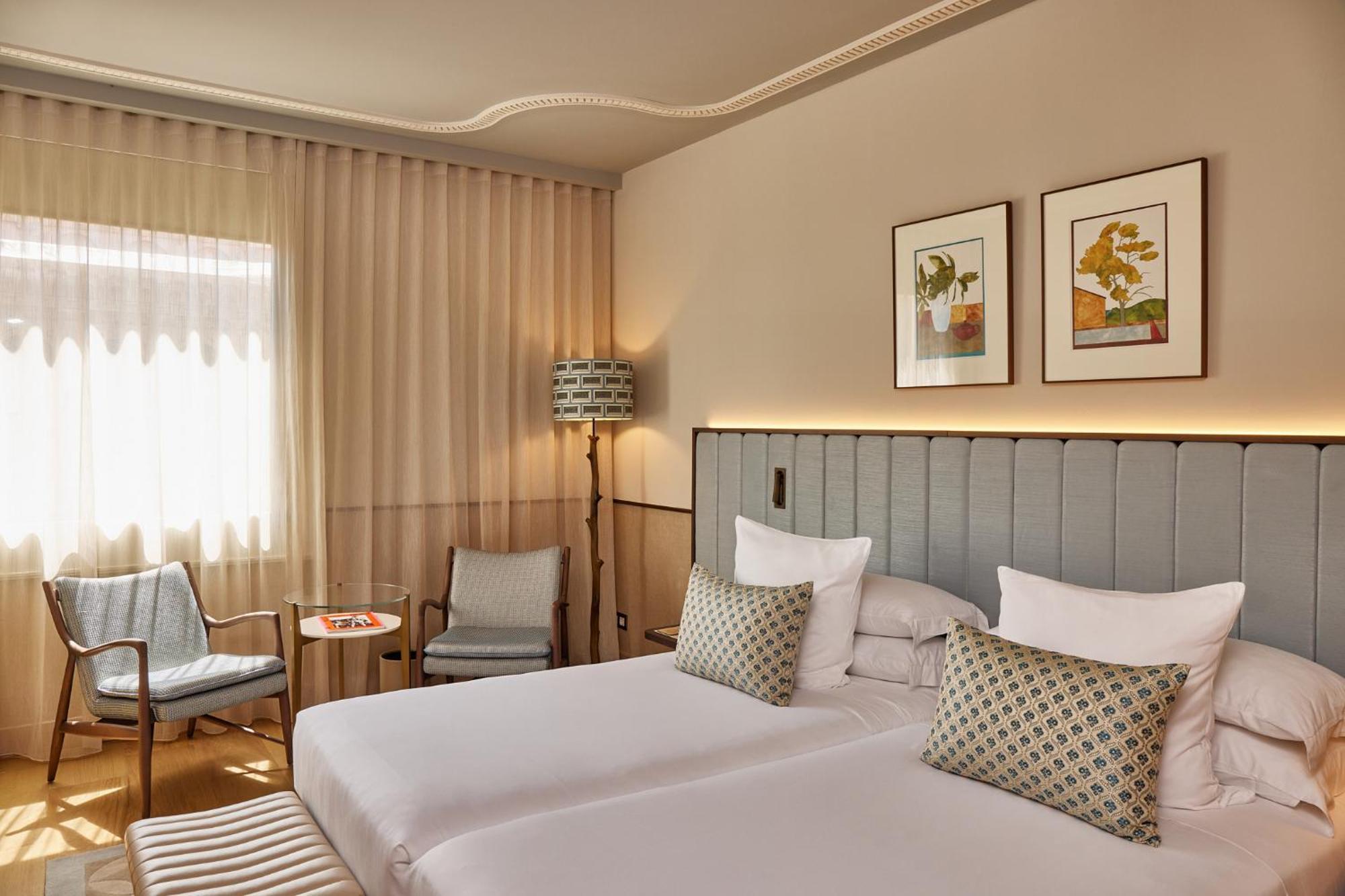 Grand Hotel Central, Small Luxury Hotels Barcelona Ngoại thất bức ảnh A room at the hotel