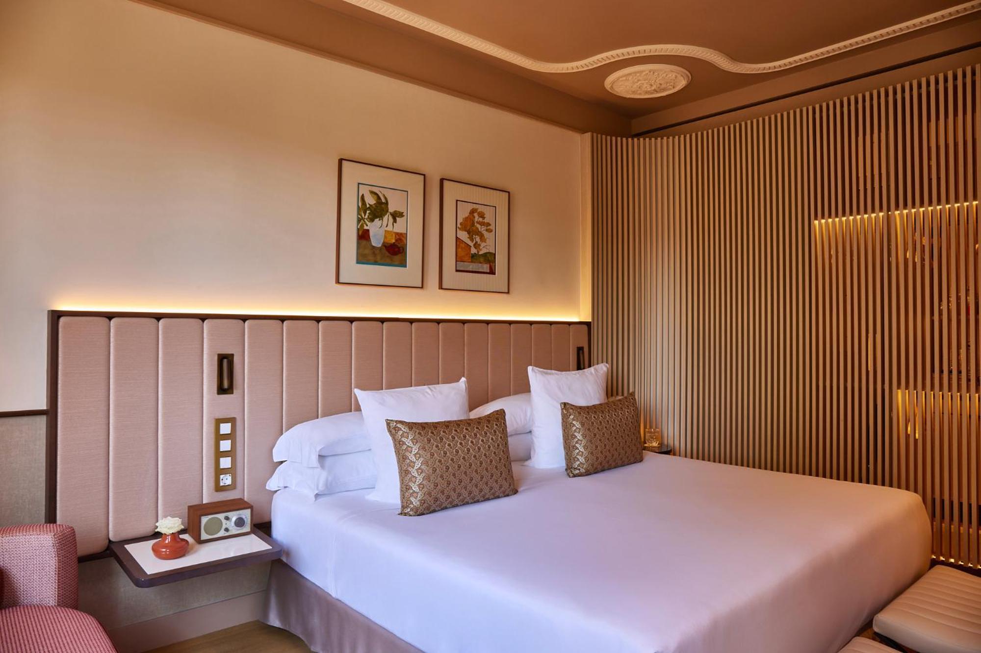 Grand Hotel Central, Small Luxury Hotels Barcelona Ngoại thất bức ảnh A room at the hotel