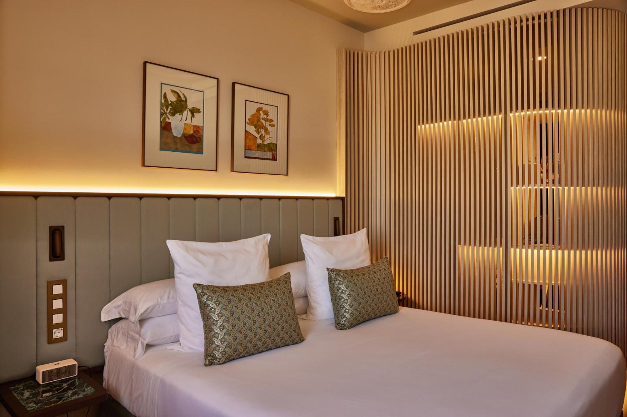 Grand Hotel Central, Small Luxury Hotels Barcelona Ngoại thất bức ảnh A room at the hotel