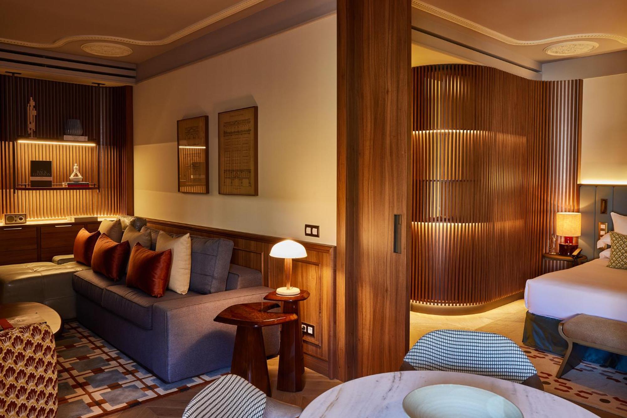 Grand Hotel Central, Small Luxury Hotels Barcelona Ngoại thất bức ảnh A suite at the hotel