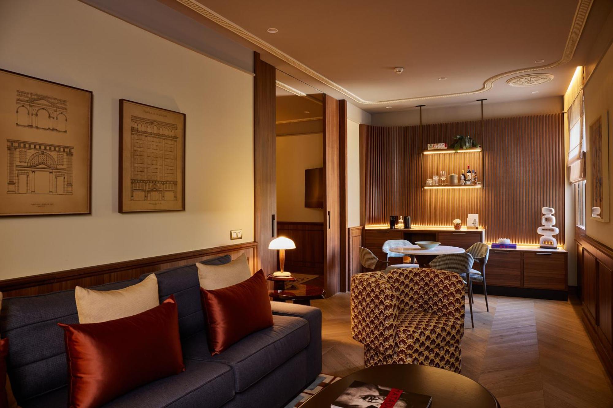 Grand Hotel Central, Small Luxury Hotels Barcelona Ngoại thất bức ảnh A suite at the hotel