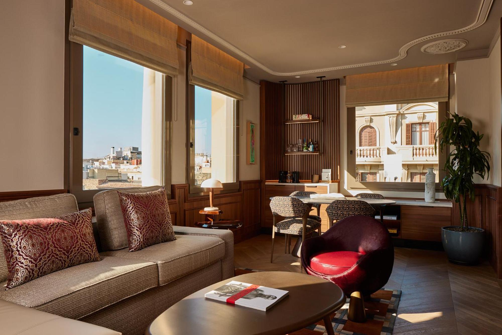 Grand Hotel Central, Small Luxury Hotels Barcelona Ngoại thất bức ảnh A suite at the hotel
