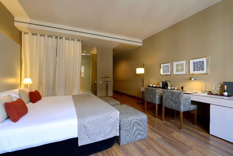 Grand Hotel Central, Small Luxury Hotels Barcelona Ngoại thất bức ảnh A room at the hotel